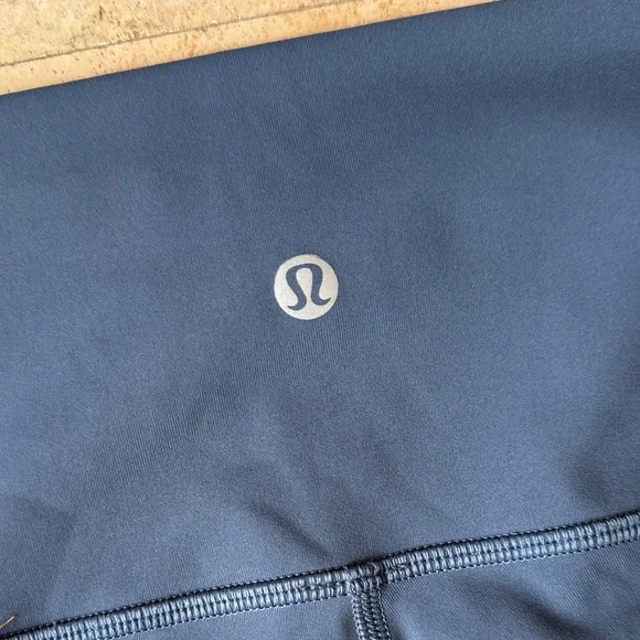 Lot of Lululemon Wunder Under Crop High Rise 21" Stripe Black White Blue Sz 4 - Picture 12 of 12